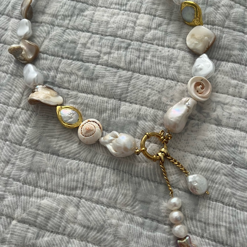 New! Women’s pearl and shell charm necklace